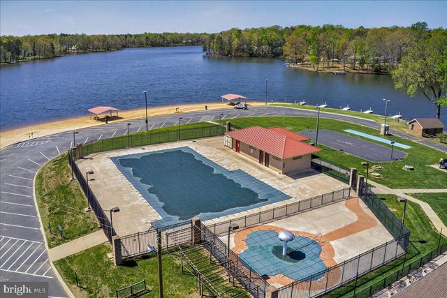 719 LAKE CAROLINE DR, Ruther Glen, VA 22546