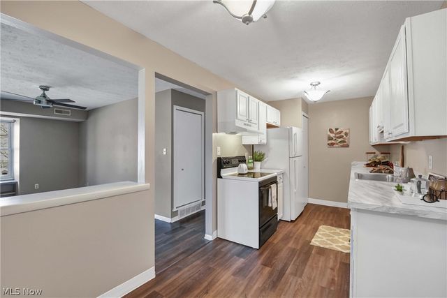 26179 Raintree Boulevard D8, Olmsted Falls, OH 44138