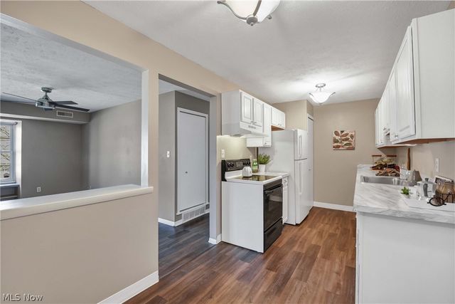 26179 Raintree Boulevard D8, Olmsted Falls, OH 44138