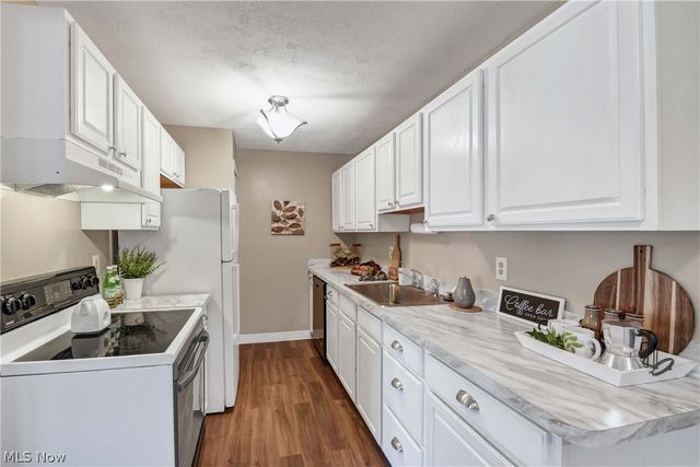 26179 Raintree Boulevard D8, Olmsted Falls, OH 44138