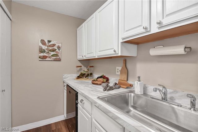 26179 Raintree Boulevard D8, Olmsted Falls, OH 44138