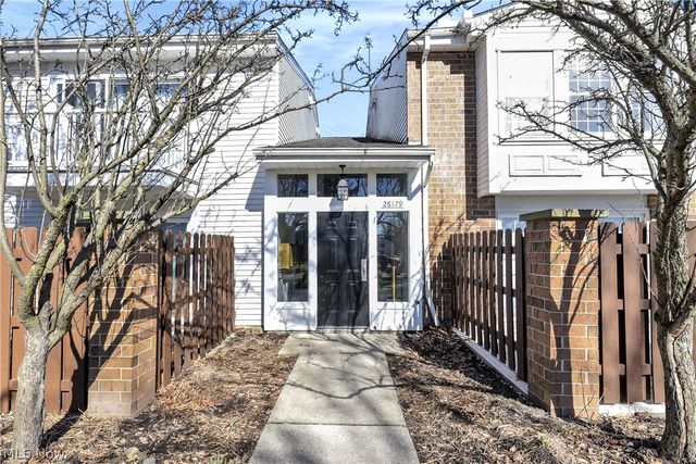 26179 Raintree Boulevard D8, Olmsted Falls, OH 44138