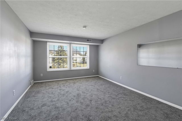 26179 Raintree Boulevard D8, Olmsted Falls, OH 44138