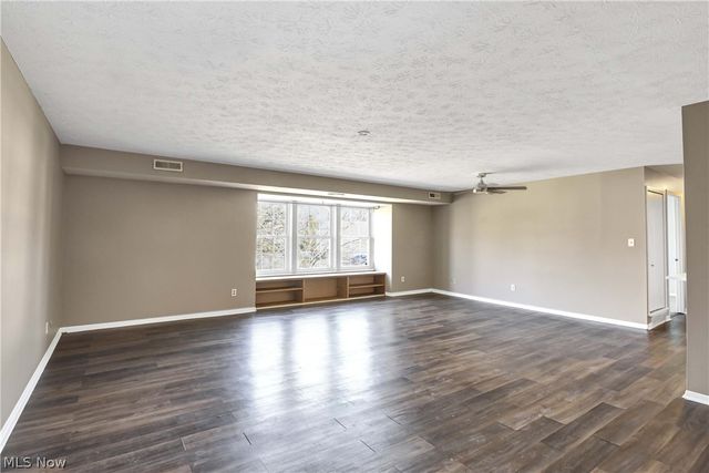 26179 Raintree Boulevard D8, Olmsted Falls, OH 44138