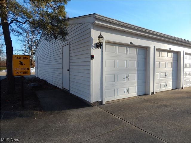 26179 Raintree Boulevard D8, Olmsted Falls, OH 44138