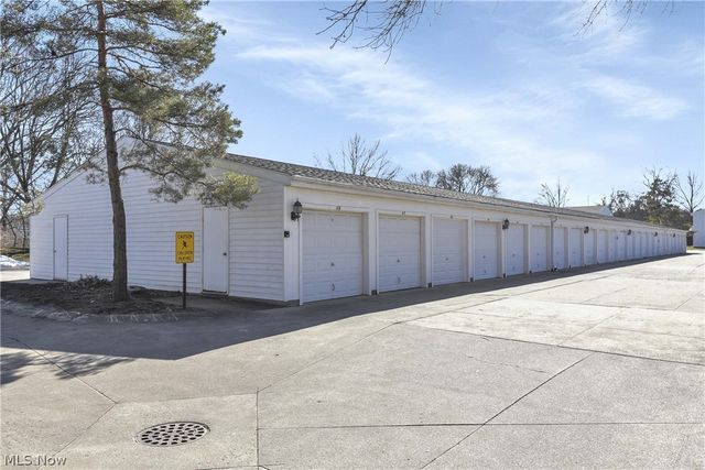 26179 Raintree Boulevard D8, Olmsted Falls, OH 44138