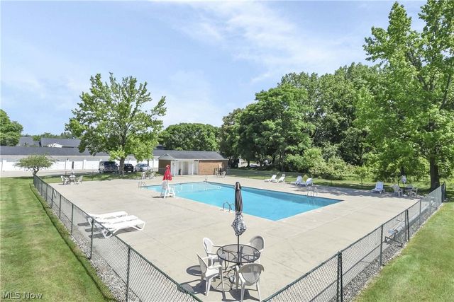 26179 Raintree Boulevard D8, Olmsted Falls, OH 44138