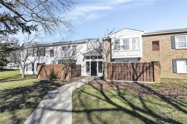 26179 Raintree Boulevard D8, Olmsted Falls, OH 44138