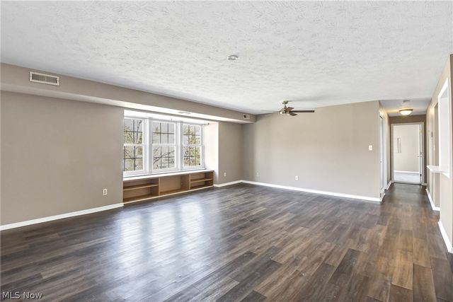 26179 Raintree Boulevard D8, Olmsted Falls, OH 44138