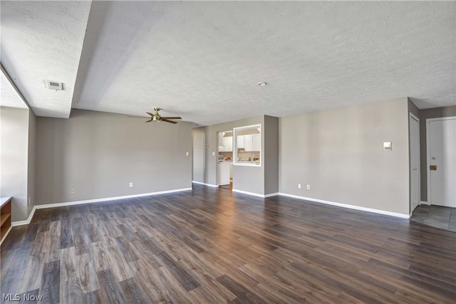 26179 Raintree Boulevard D8, Olmsted Falls, OH 44138