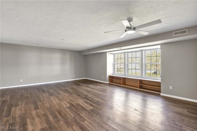 26179 Raintree Boulevard D8, Olmsted Falls, OH 44138