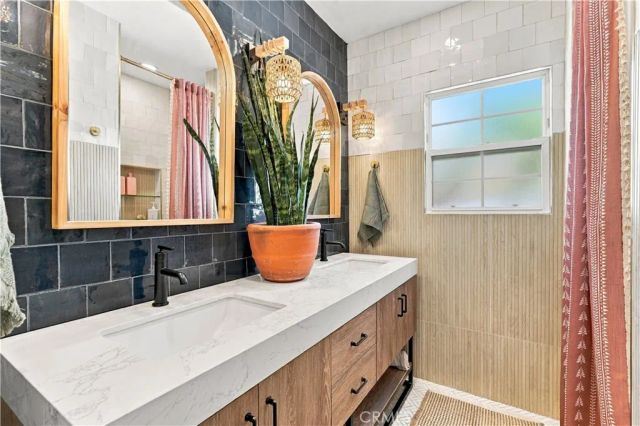 3412 N Greenbrier, Long Beach, CA 90808