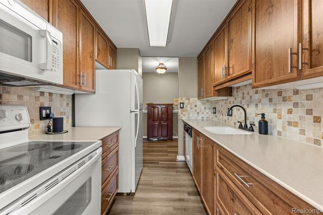22700 Garrison Street 302, Dearborn, MI 48124