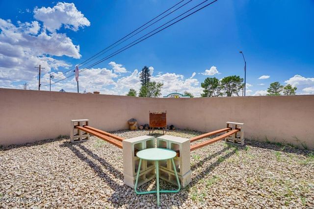 532 W District Street, Tucson, AZ 85714