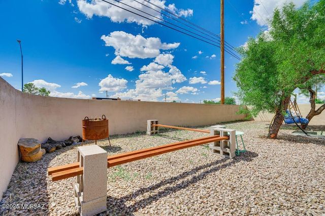 532 W District Street, Tucson, AZ 85714