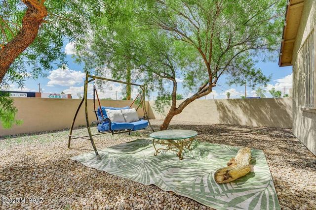 532 W District Street, Tucson, AZ 85714