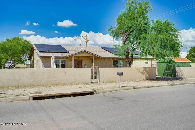 532 W District Street, Tucson, AZ 85714