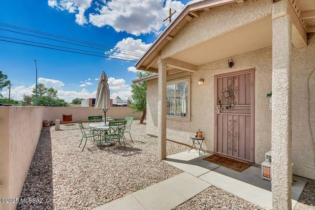 532 W District Street, Tucson, AZ 85714