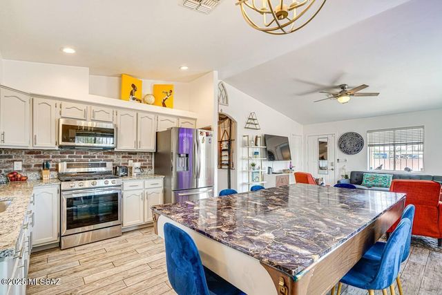 532 W District Street, Tucson, AZ 85714