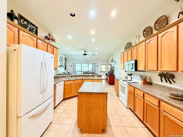 308 Bunker Hill, Pleasanton, TX 78064
