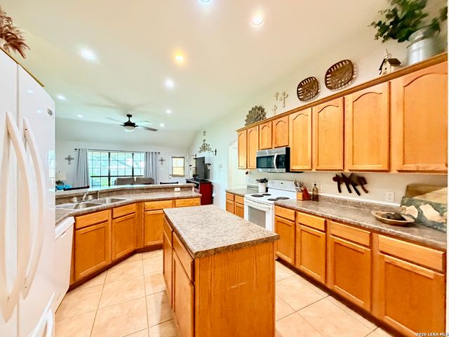308 Bunker Hill, Pleasanton, TX 78064
