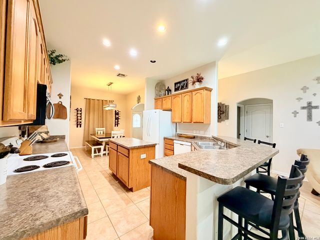 308 Bunker Hill, Pleasanton, TX 78064