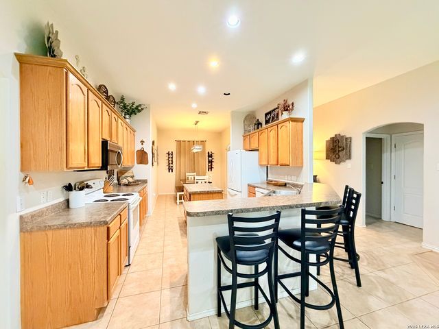 308 Bunker Hill, Pleasanton, TX 78064