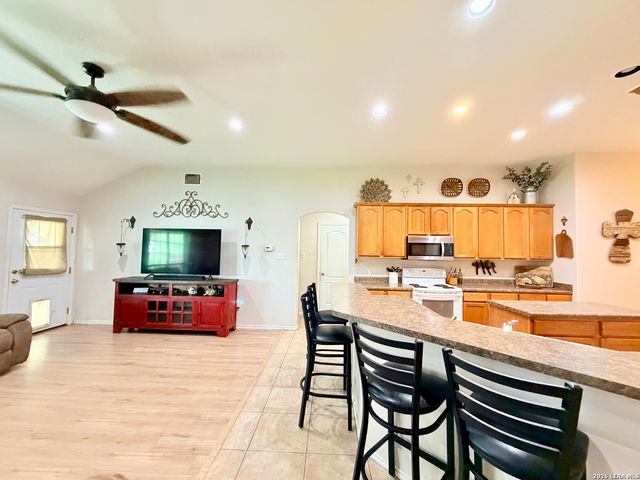 308 Bunker Hill, Pleasanton, TX 78064
