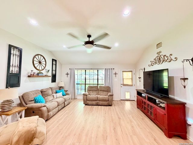 308 Bunker Hill, Pleasanton, TX 78064