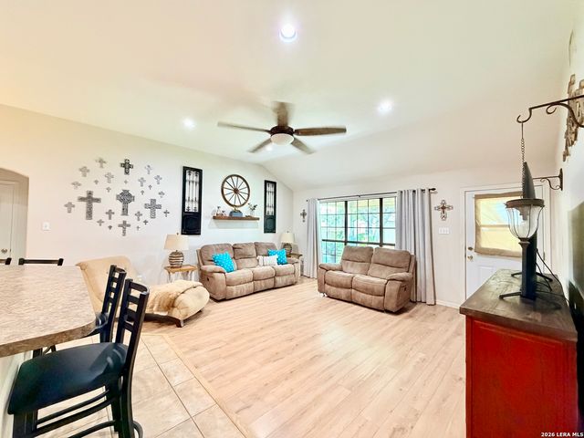 308 Bunker Hill, Pleasanton, TX 78064
