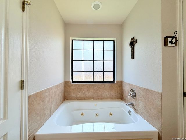 308 Bunker Hill, Pleasanton, TX 78064
