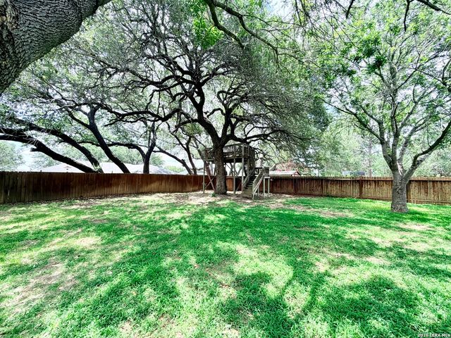 308 Bunker Hill, Pleasanton, TX 78064