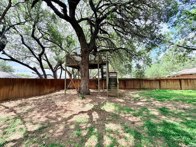 308 Bunker Hill, Pleasanton, TX 78064
