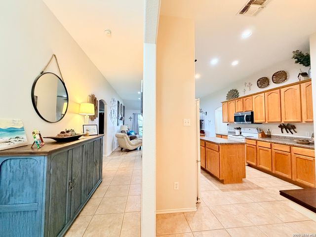 308 Bunker Hill, Pleasanton, TX 78064