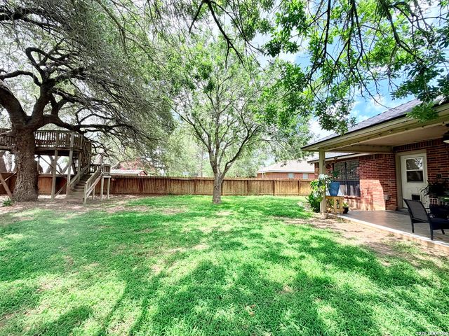 308 Bunker Hill, Pleasanton, TX 78064