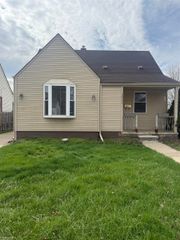 26333 Eton Avenue, Dearborn Heights, MI 48125