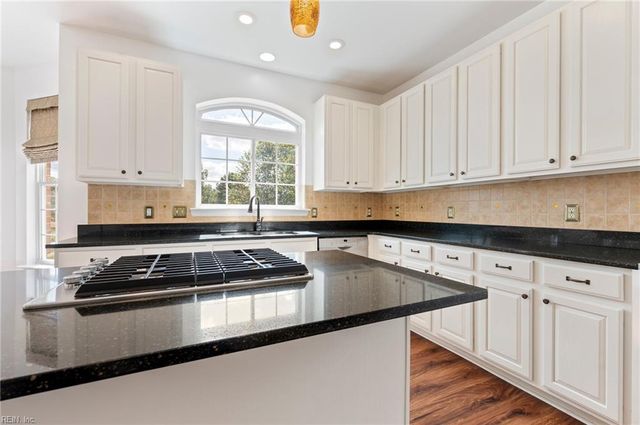 126 Hawks Nest LN, Suffolk, VA 23435