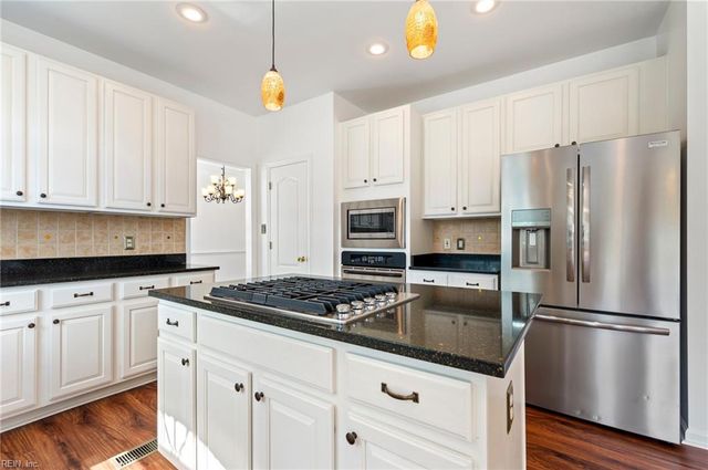 126 Hawks Nest LN, Suffolk, VA 23435