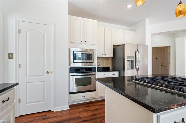 126 Hawks Nest LN, Suffolk, VA 23435