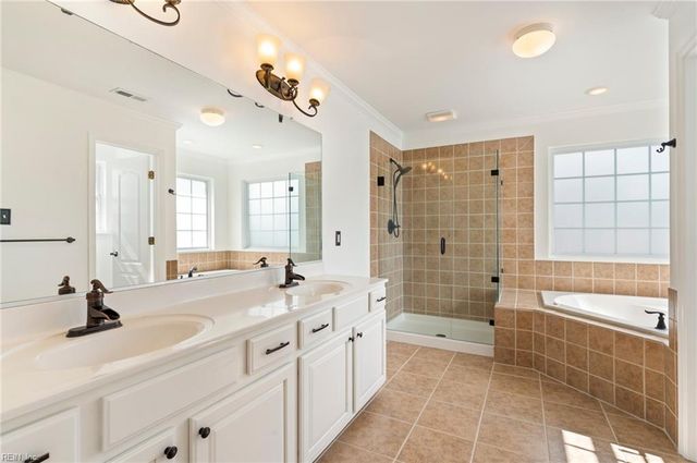 126 Hawks Nest LN, Suffolk, VA 23435