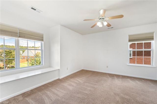 126 Hawks Nest LN, Suffolk, VA 23435