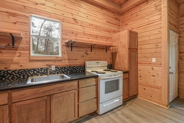 20011 Parkway Lane B, Montgomery, TX 77356