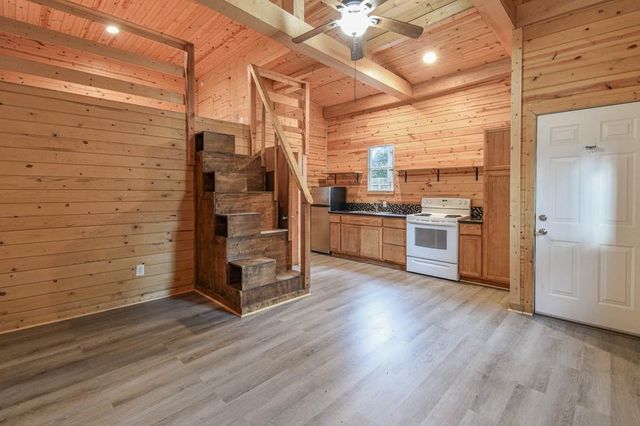 20011 Parkway Lane B, Montgomery, TX 77356