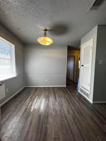 6113 37th Street, B, Lubbock, TX 79407