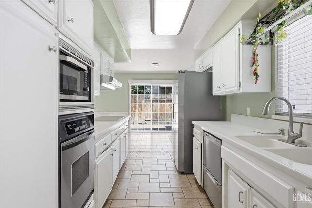 3005 Estero Street, Bakersfield, CA 93309