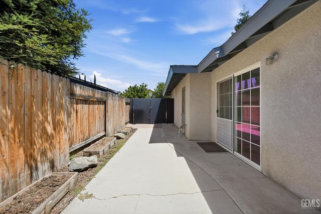 3005 Estero Street, Bakersfield, CA 93309