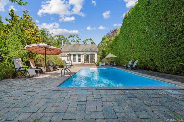 35 Halsey Road, Remsenburg, NY 11960