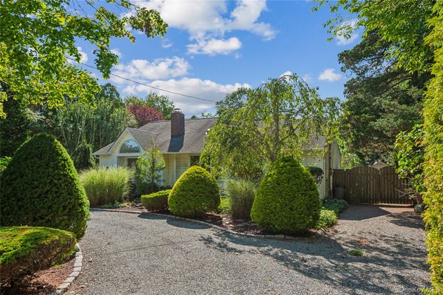 35 Halsey Road, Remsenburg, NY 11960