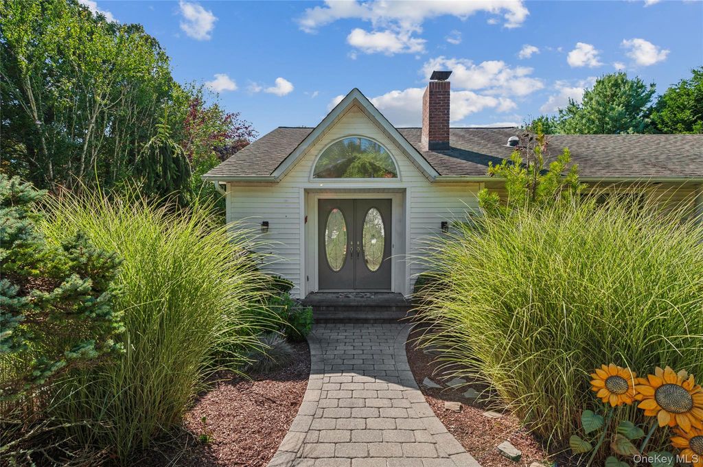 35 Halsey Road, Remsenburg, NY 11960