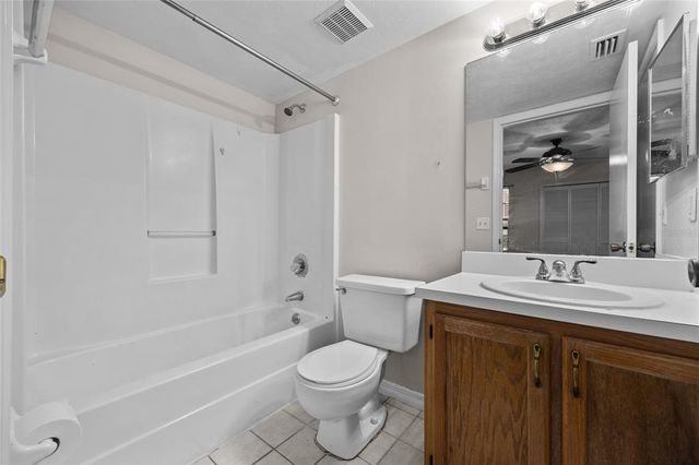 5841 SW 8TH PLACE, Gainesville, FL 32607